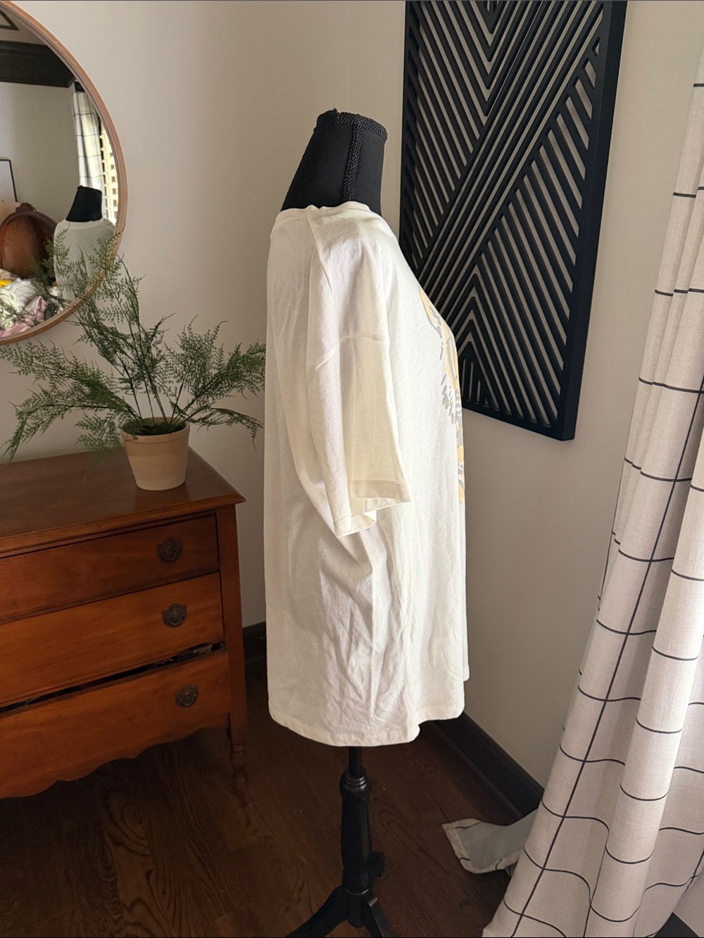 American Eagle Outfitters off white Graphic Tee with Yellow Tiger Print medium - Picture 3 of 13